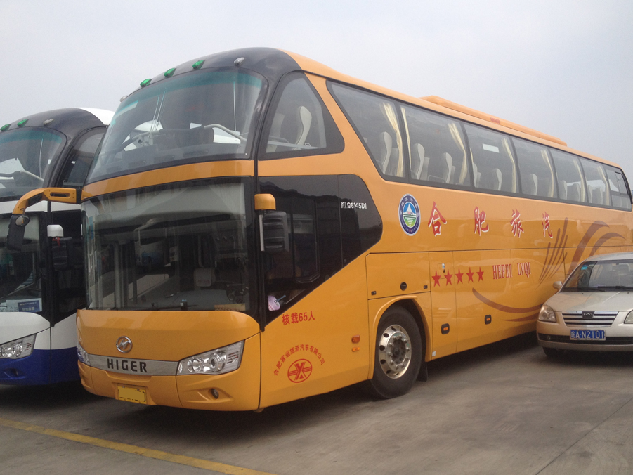 65座金龙大巴车